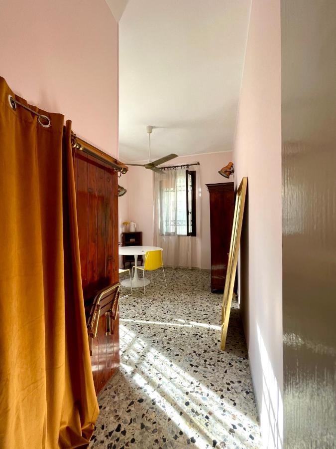 Venetian Pink Apartment In Dorsoduro Veneza Exterior foto