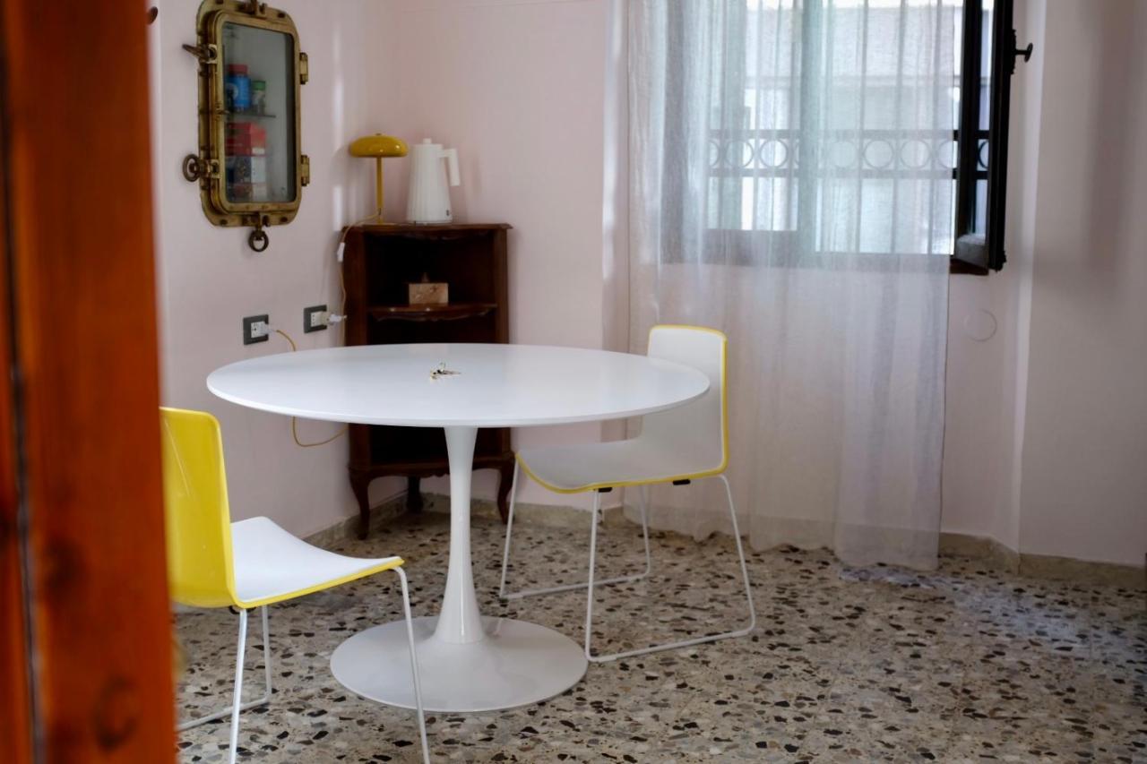 Venetian Pink Apartment In Dorsoduro Veneza Exterior foto